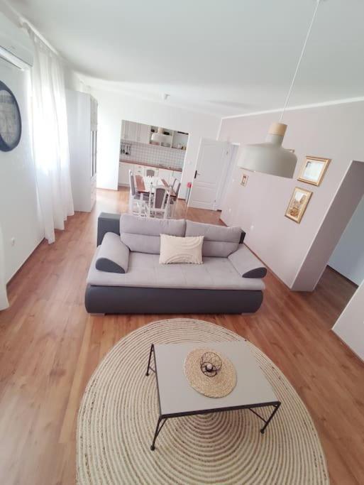 Apartment Family Heritage Split